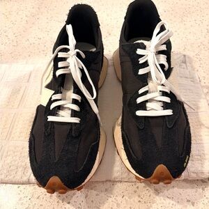 New Balance 327 Black and White Sneakers